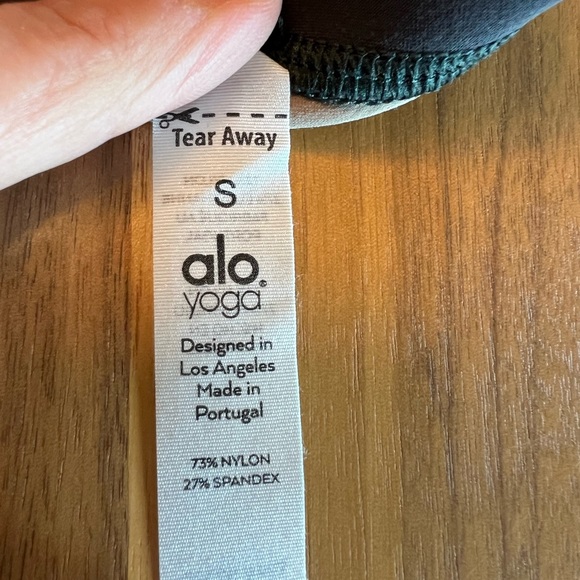 Like new Alo yoga legging in Green Camo - Picture 6 of 6